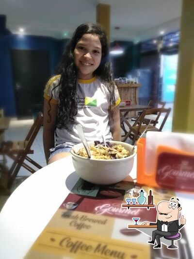 O interior do Espaço Gourmet Café