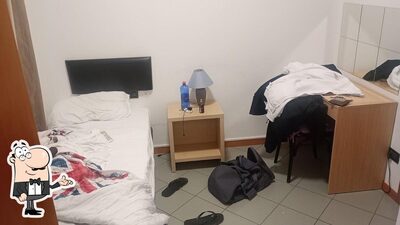 Siediti a un tavolo di Albergo Metauro