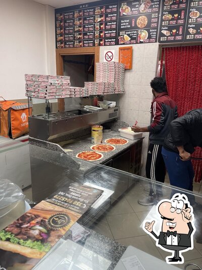Gli interni di Alis Pizza Kebab