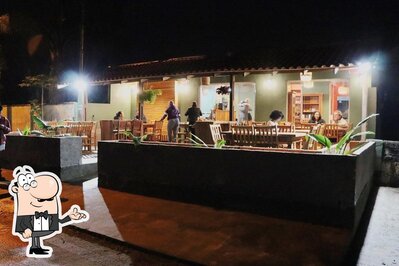 O interior do Simples Gastrobar Pontal do Sul