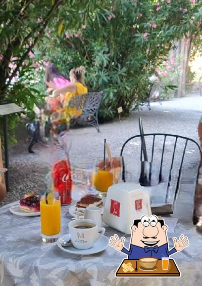 Cibo al Bar Villa Monastero