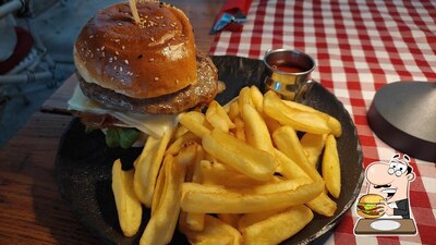 Concediti un bell'hamburger al ristorante Restaurant Family