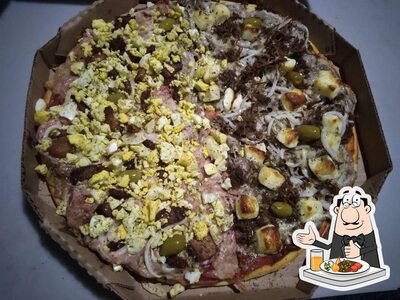 Comida em Pizzaria Delícias Gastronômicas ( Proprietária / Chefe Cozinha: Socorro Araújo )