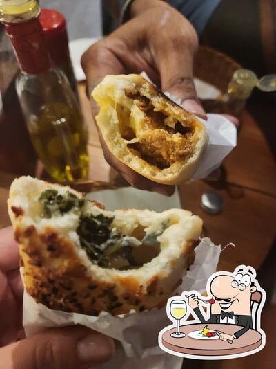 Comida em Calzone do Bigode