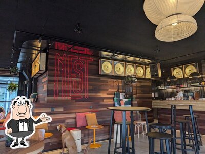 Gli interni di NEST Café • Lokal • Bar