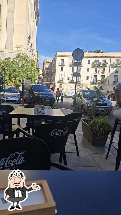 Siediti a un tavolo di Caffè Borsa