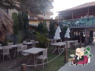 O interior do Bamboo Lounge
