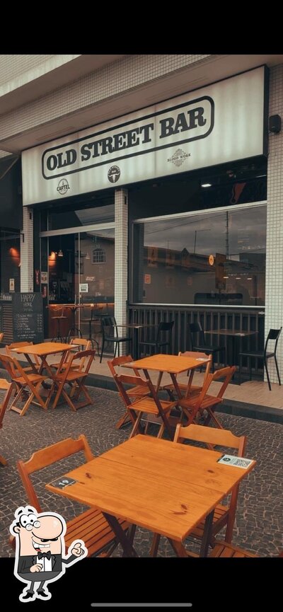 Veja imagens do interior do Old Street Bar e Tattoo
