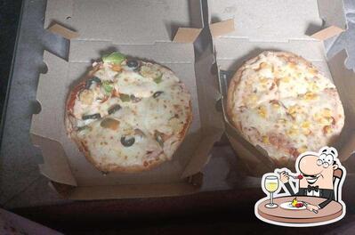 Food at Captain Sam pizza