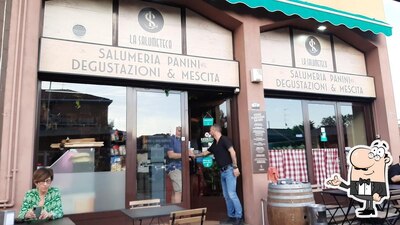 Siediti a un tavolo di La Salumeteca