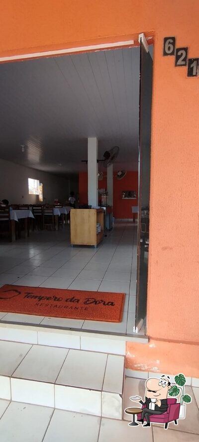 Sente em uma das mesas no Restaurante Tempero da Dora