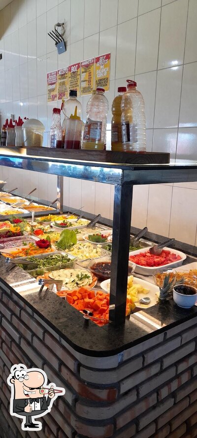 Rolos de sushi são oferecidos por Lanchonete e churrascaria Fazendão